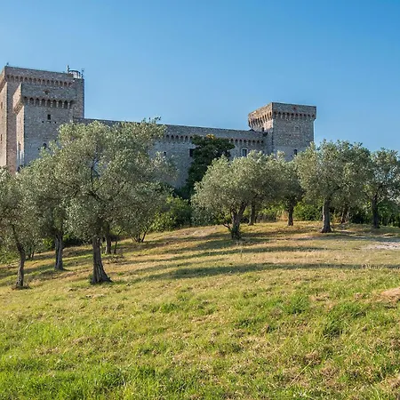 3 Bedroom Beautiful In Montebuono Ferienhaus